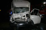 Wypadek na "siódemce" w Jedlance koło Radomia. Bus uderzył w TIR-a