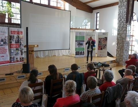 Konferencja w Tomaszowicach z udziałem seniorów