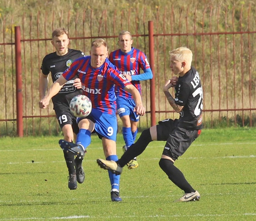 31.10.2020 stadion polonia bytom ruina fot. karina trojok /...