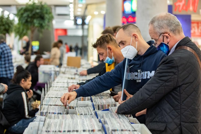 Więcej zdjęć z targów winyli w Bydgoszczy zamieszczamy w...