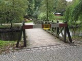Zła pogoda dla mostu w parku w Koszalinie. Został zamknięty 