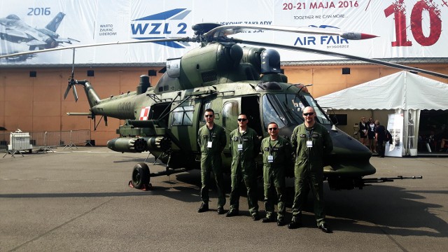 PZL-Świdnik dostał wyróżnienie na wystawie lotniczejZałoga W-3PL Głuszec podczas wystawy AIR FAIR 2016