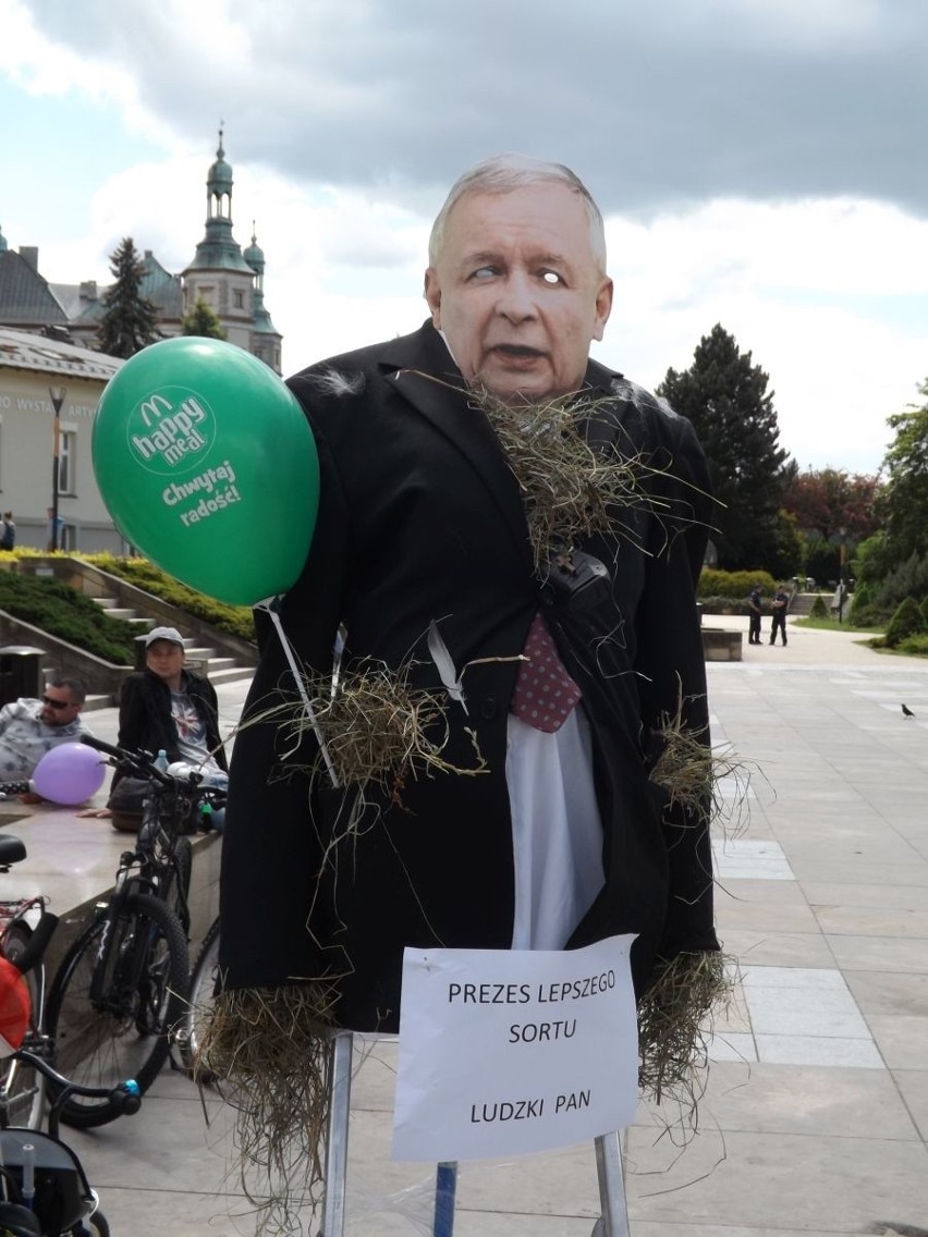 W Kielcach zrobili pierwszy w Polsce "pomnik" Jarosława Kaczyńskiego 