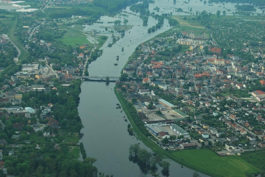 W drugiej połowie maja 2010 r. w środkowej Europie doszło do...