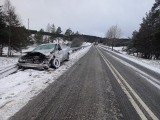 Wypadek w Wojsku na drodze wojewódzkiej nr 212. Zderzenie ciężarówki z osobówką (ZDJĘCIA)