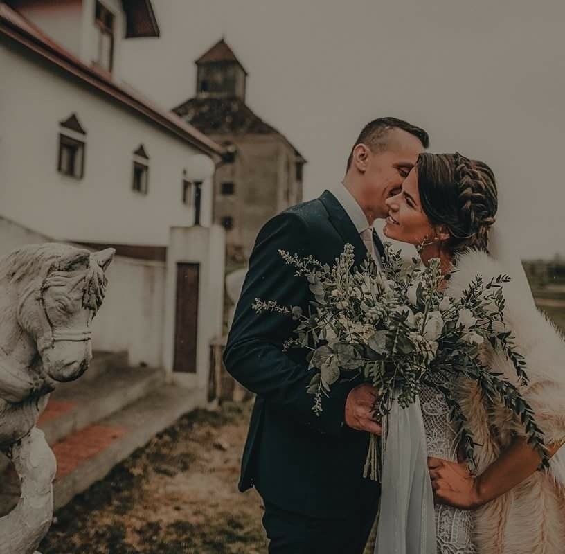 MISTRZOWIE HANDLU. Piękny bukiet ślubny dla panien młodych - propozycje z pomorskich kwiaciarni. Z tych bukietów dumne są florystki 