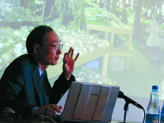 Wykładający na tokijskim uniwersytecie prof. Wada pokazywał wczoraj jak taki pomsył sprawdził się w miasteczku Kawaba.