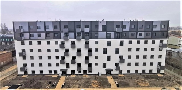 Przy ulicy Tytoniowej w Radomiu, w ramach programu Mieszkanie Plus wybudowane zostały dwa bloki. Jest w nich w sumie ponad 120 mieszkań. Za kilka tygodni PFR Nieruchomości planuje ogłosić listę najemców.