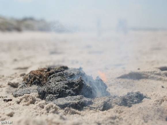 Latem ubiegłego roku morze wyrzuciło na plażę w Czołpinie niebezpieczną, żrącą substancję. Eksperci przyznali, że może to być broń chemiczna zatopiona po II wojnie światowej w Bałtyku.