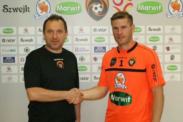 Nicolae Neagu w towarzystwie prezesa FC Toruń Marka Wiśniewskiego.