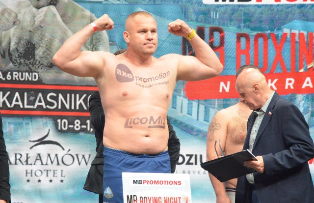 Walka nr 3: Łukasz Różański 110,4 kg (11-0, 10 KO) - Eriks Kalasnikovs 116,2 kg (10-8-1, 8 KO) – waga ciężka (6 rund)