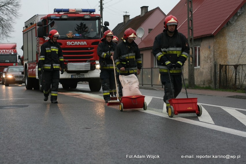 Plama ropy na drodze krajowej nr 11 [zdjęcia]