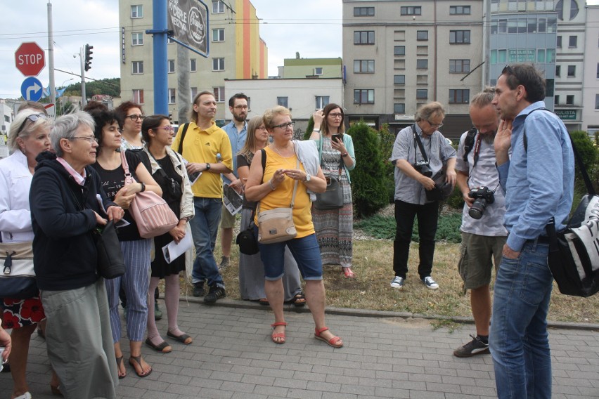 Warszawski architekt Grzegorz Mika odkrywał sekrety gdyńskiego modernizmu. Tym razem na Grabówku