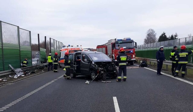 Wypadek na S7 koło Elbląga [14.12.2018]. Samochód uderzył