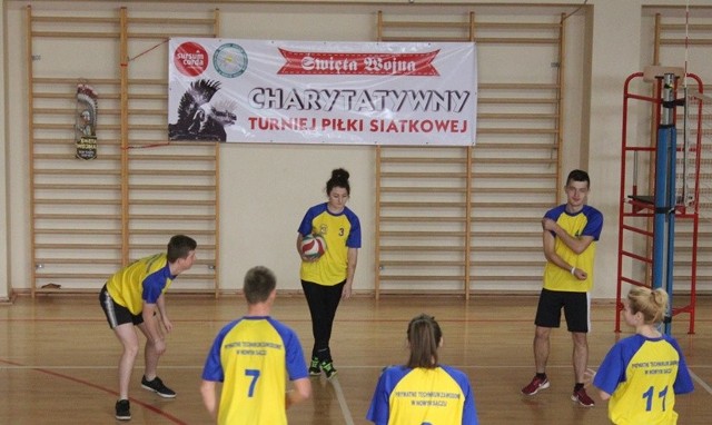 W ubiegłym roku młodzieżowy budżet obywatelski wygrali inicjatorzy akcji Święta Wojna. Młodzież zorganizowała turniej piłki siatkowej, w którym rywalizowali uczniowie i nauczyciele sądeckich szkół średnich.