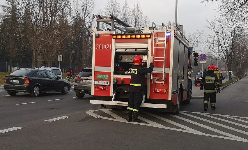 Kraków. Stłuczka na ul. Olszyny. Tworzą się korki [ZDJĘCIA]