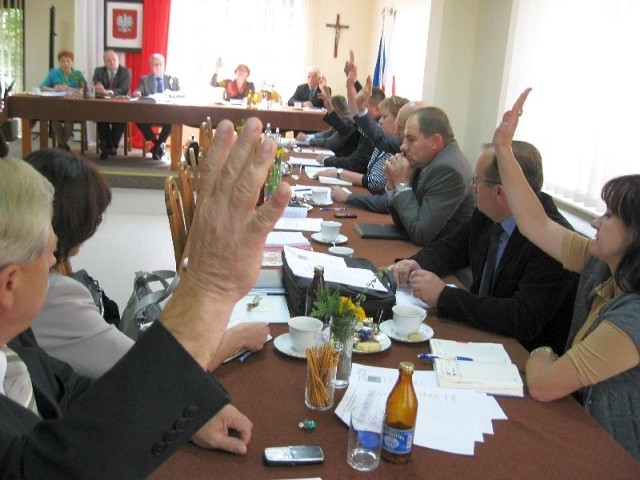 Radni Brodów niewielką większością głosów podjęli uchwałę przeciw przekształceniom szpitala w Starachowicach.