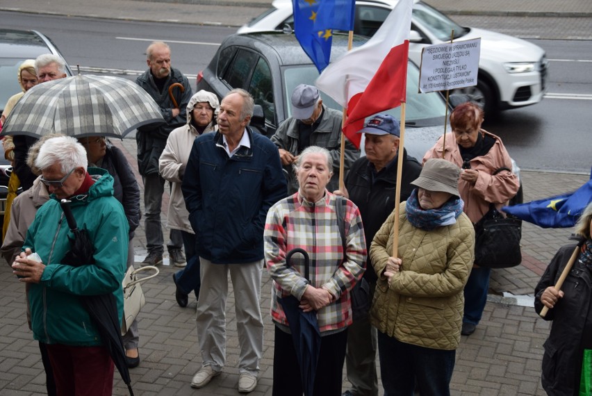 Przed Sądem Okręgowym w Białymstoku znicze zapłonęły już...