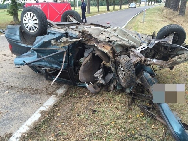 Do jednego z wypadków doszło na trasie Łyse-Myszyniec. Zginął w nim 25-letni mężczyzna.  Do zdarzenia doszło w niedzielę około godziny 11.30.  Na miejsce przybyli policjanci ostrołęckiego wydziału ruchu drogowego. Według wstępnych ustaleń policjantów, kierujący oplem 25-letni mieszkaniec powiatu ostrołęckiego stracił panowanie nad pojazdem, a następnie zjechał na pobocze gdzie uderzył w drzewo. Niestety, młody mężczyzna poniósł śmierć na miejscu. Dalsze postępowanie w sprawie prowadzą policjanci myszynieckiego komisariatu policji. 