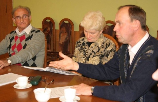 Władysław Knap, prezes KM Wisła próbował przekonać radnych, że kamera monitoringu przy motocrossie jest pilnie potrzebna