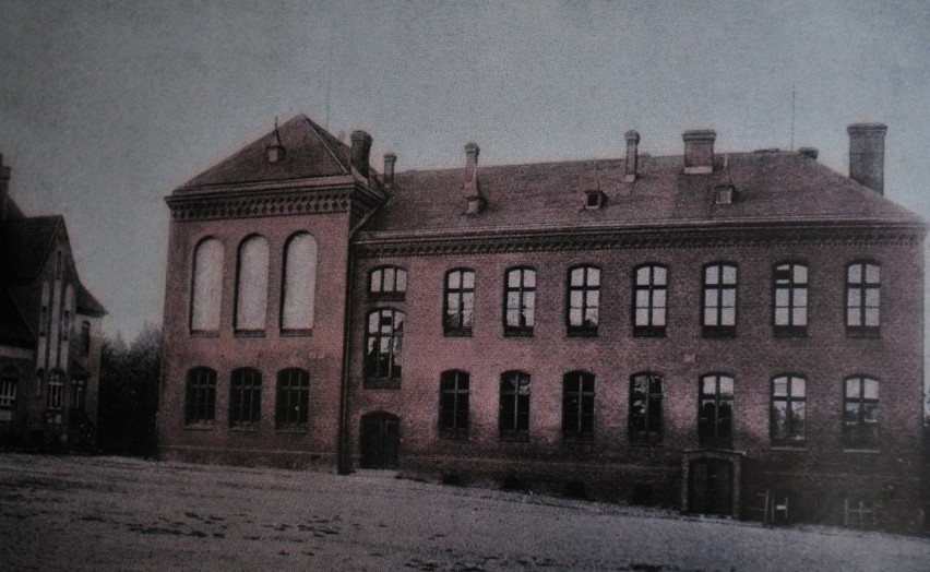 Siedziba szkoły przy ulicy Strzeleckiej. Rok ok. 1914