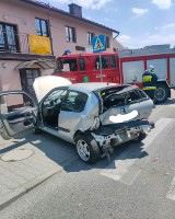 Wypadek pod Krakowem. Dwa pojazdy zderzyły się w gminie Zielonki na drodze wojewódzkiej. Jest osoba ranna