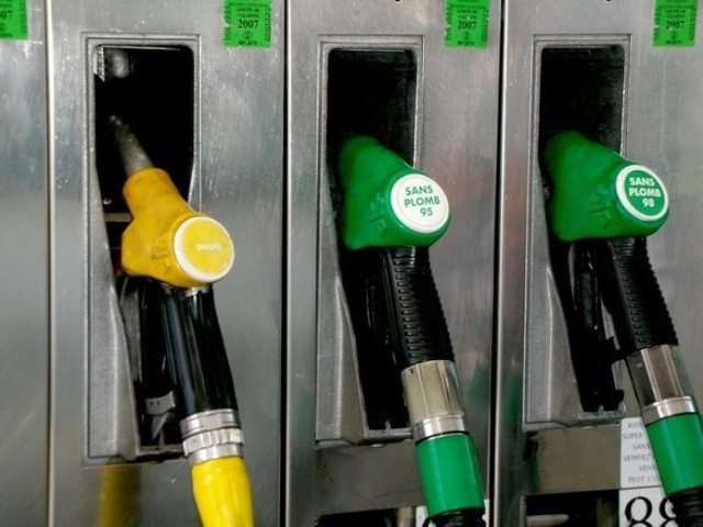Na stacjach ceny paliwa bez zmian, w hurcie znowu podwyżki