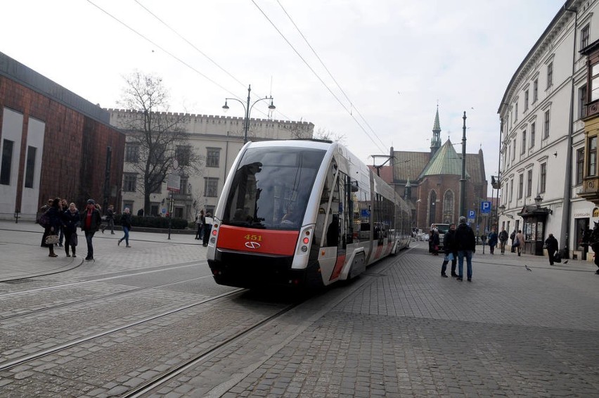 Kraków chce się pozbyć tramwajowej sieci trakcyjnej z centrum [ZDJĘCIA, WIDEO]