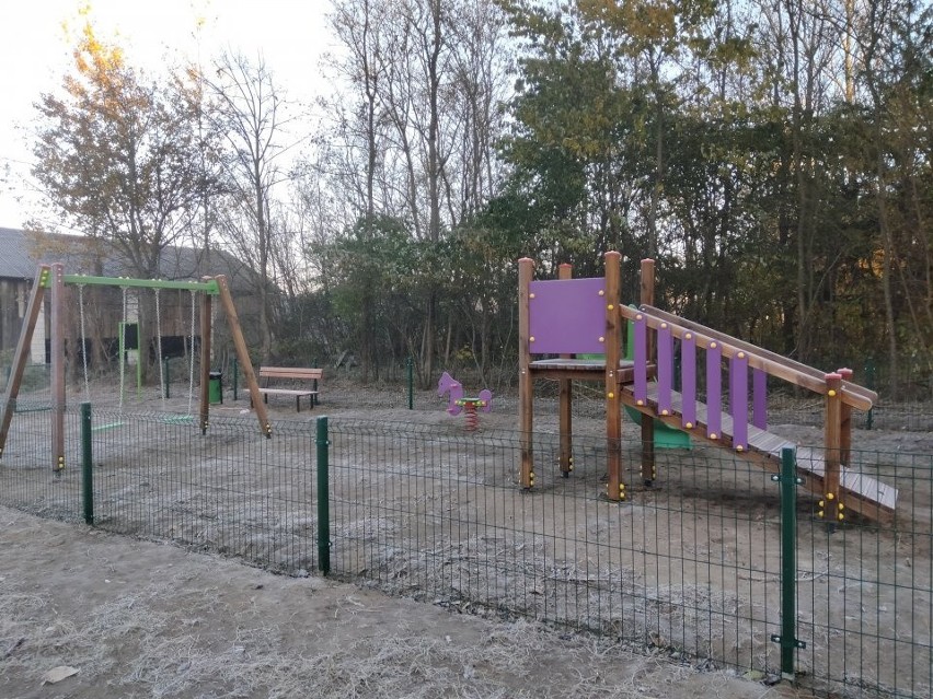 W gminie Odrzywół stanęły kolejne place zabaw i siłownia zewnętrzna