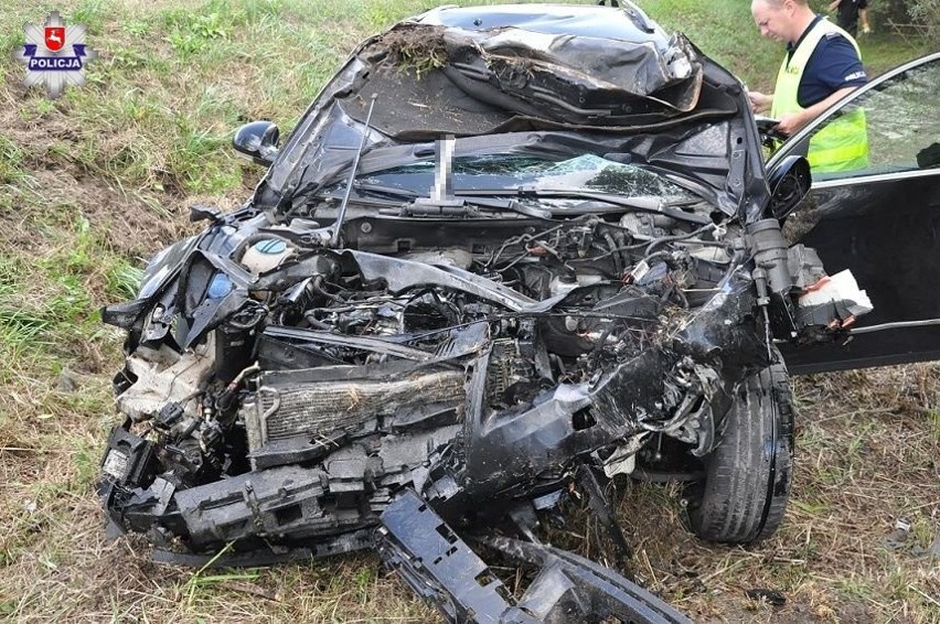 Wypadek w Łomazach. Kierowca peugeota nie udzielił pierwszeństwa przejazdu (ZDJĘCIA)