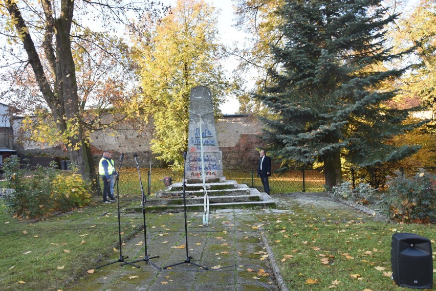 W Byczynie zburzono pomnik Wdzięczności Armii Czerwonej. To inicjatywa mieszkańców, władz miasta oraz IPN