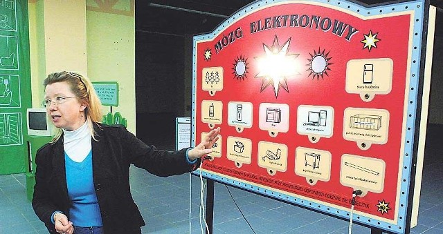 &#8211; Najmłodsi goście wystawy uczą się, gdzie wyrzucać elektrośmieci grając w interaktywną grę &#8211; mówi Joanna Kowalczyk, specjalista ds. marketingu Galerii Kosmos. 