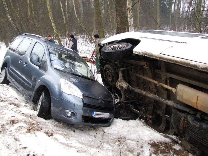 Karambol - 7 samochodów rozbitych pod Malkinią