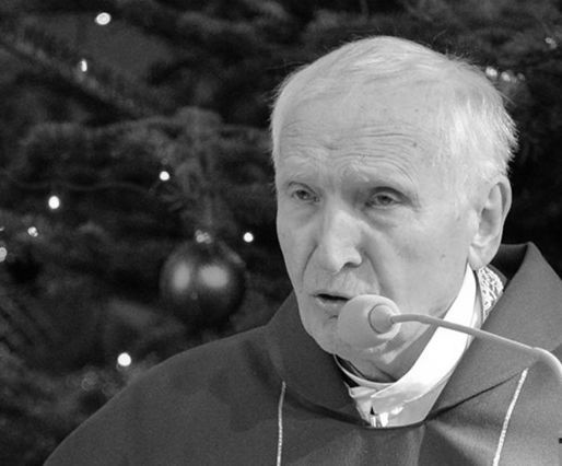 W poniedziałek odbędą się uroczystości pogrzebowa księdza kanonika Daniela Jarosińskiego.