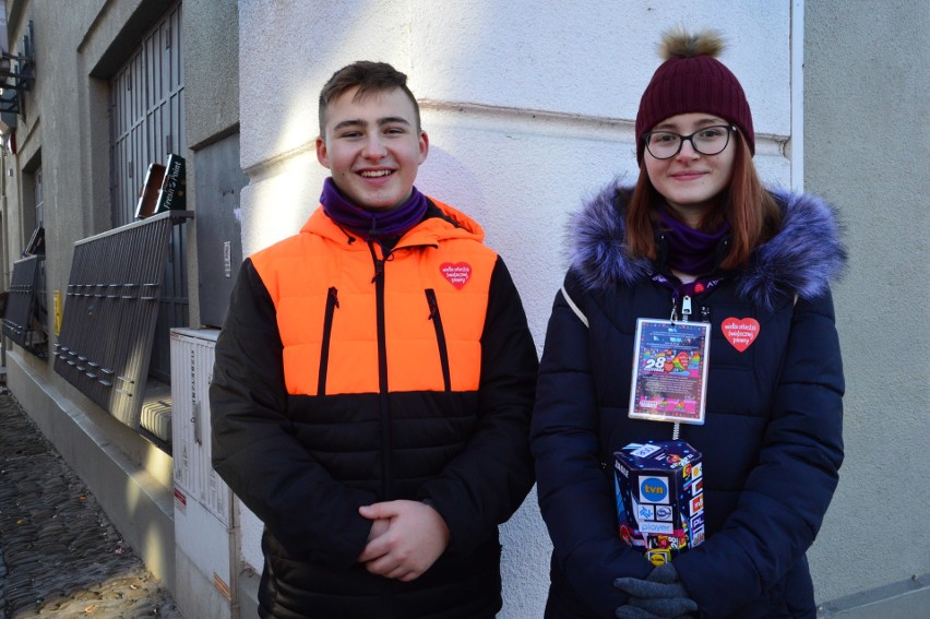 WOŚP 2020 Myślenice. Orkiestra gra na Rynku, na Zarabiu, a nawet w Rabie i na szczycie Chełmu [ZDJĘCIA]