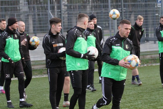 Piłkarzy Stali czeka teraz sparing z rywalem grający w tej samej lidze, co oni. Jak spiszą się w pojedynku z Resovią?