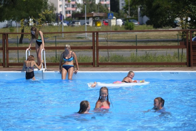 Letnie baseny przy ulicy Przy Skarpie (na zdjęciu) działają od kilku lat, te na Bydgoskim Przedmieściu - drugi rok