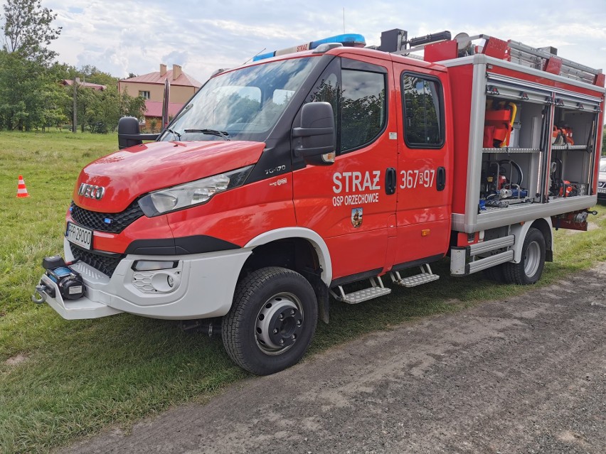 Wypadek w Kosienicach. Motocyklista poważnie ranny po zderzeniu z renault clio [ZDJĘCIA]