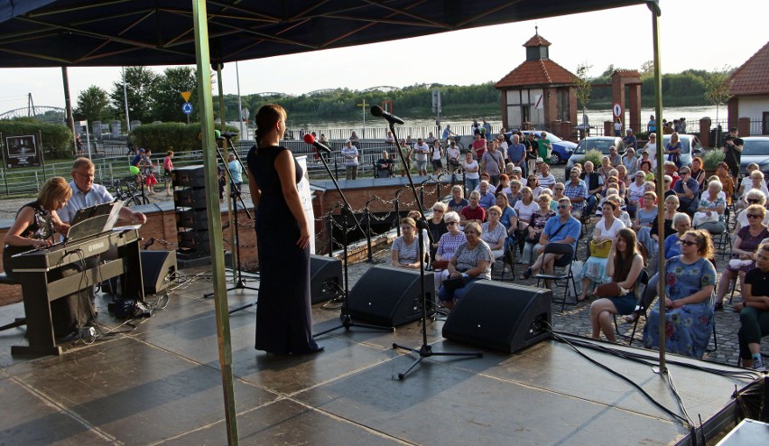 W ramach festiwalu „Lato na Starym Mieście”  na placu przy...