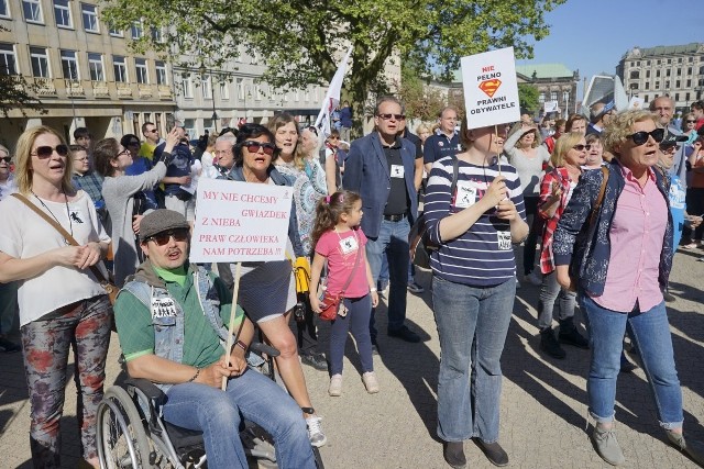 Poznaniacy solidaryzują się z niepełnosprawnymi, którzy protestują w Sejmie