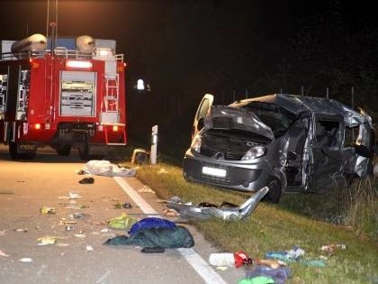 Dwie osoby zginęły w wypadku polskiego busa na autostradzie w Niemczech |  Nowa Trybuna Opolska
