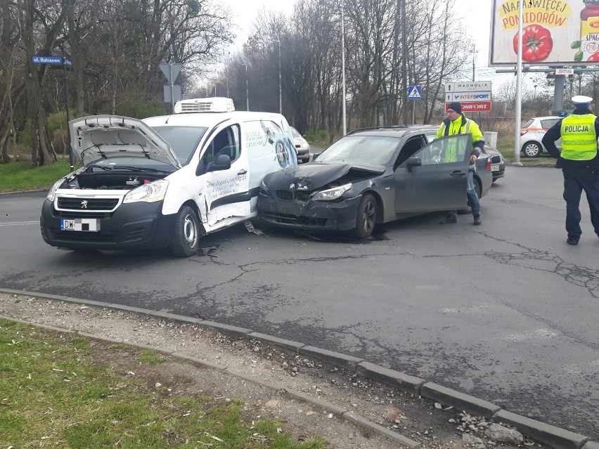 Wypadek na Gądowie Małym. Nie kursuje MPK (ZDJĘCIA)