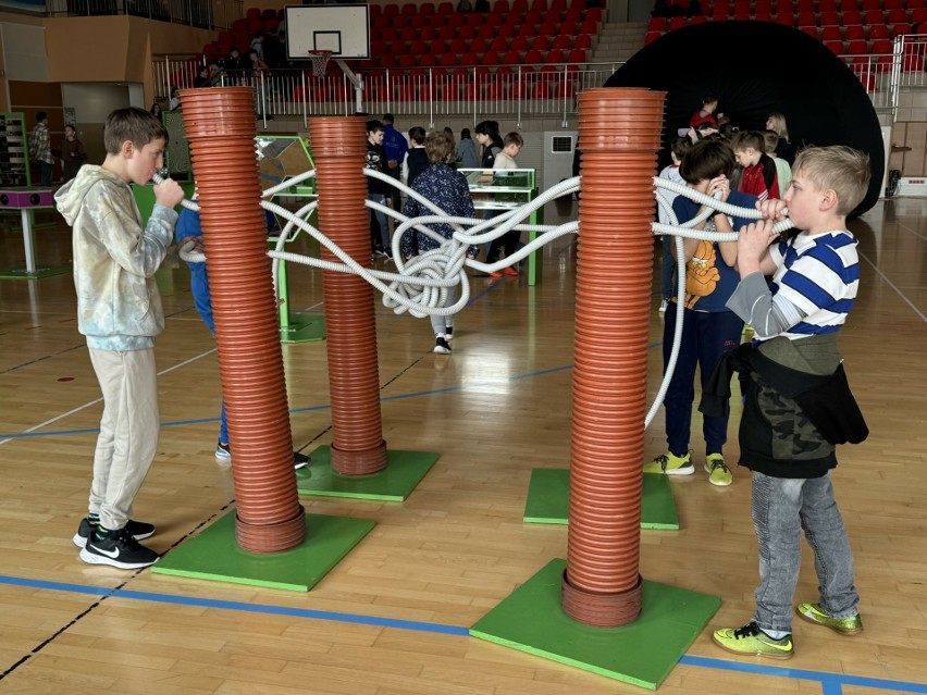 „Festiwal Nauki – Bądź jak naukowiec” w Szkole Podstawowej w Bilczy. Przyszły tłumy odwiedzających, było mnóstwo atrakcji
