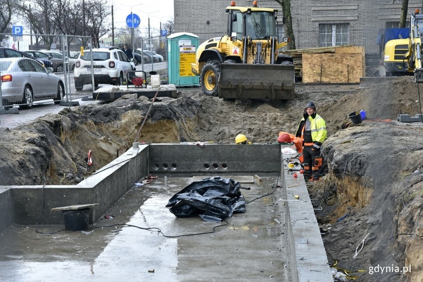 Fontanna i reprezentacyjny plac powstaje przed Uniwersytetem...