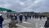 Migranci zatrzymani przez polskie służby. Przekroczyli przejście graniczne w Kuźnicy po stronie Białorusi