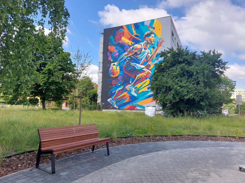 Nowy mural koszykarza pojawił się przy ul. Kieleckiej 20...