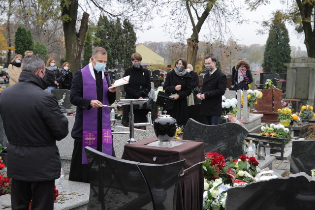W Rybniku odbył się pogrzeb wykładowcy Uniwersytetu Śląskiego, Zbigniewa Oniszczuka.Zobacz kolejne zdjęcia. Przesuwaj zdjęcia w prawo - naciśnij strzałkę lub przycisk NASTĘPNE