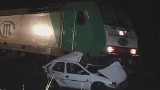 Wypadek na przejeździe kolejowym pod Ostrowem Wlkp. 1 osoba nie żyje [wideo]