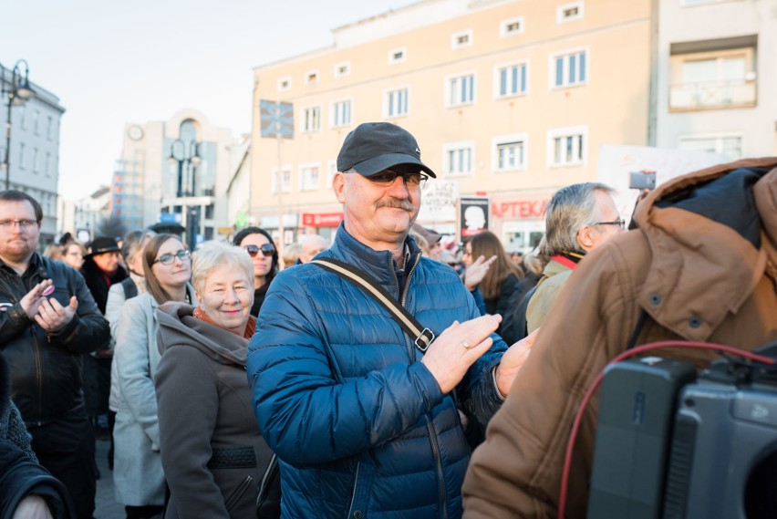 Protest w Opolu. Według policji manifestujących było około...