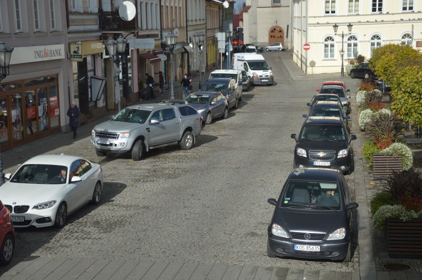 Oświęcim. Namalują białe paski na Rynku Głównym. Bo takie są przepisy 